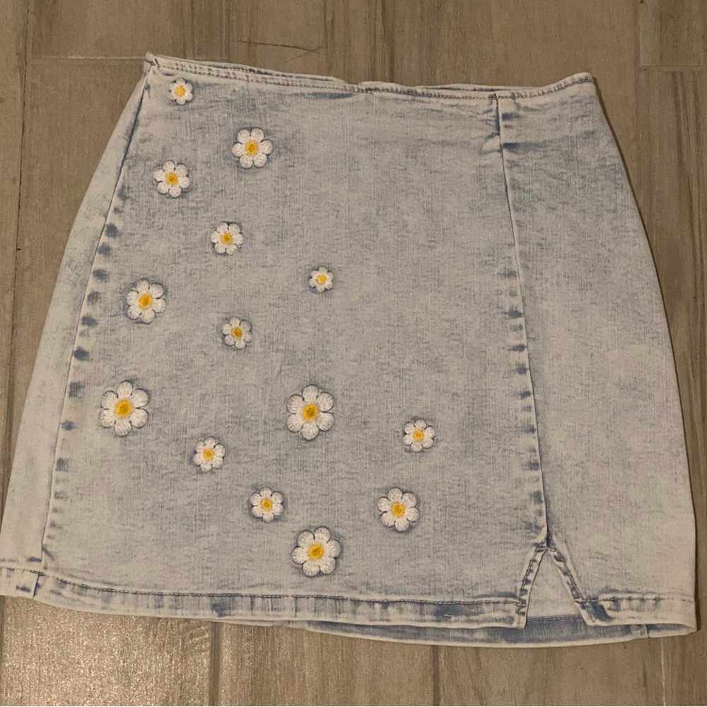 Wild Fable ligh blue floral skirt size 6